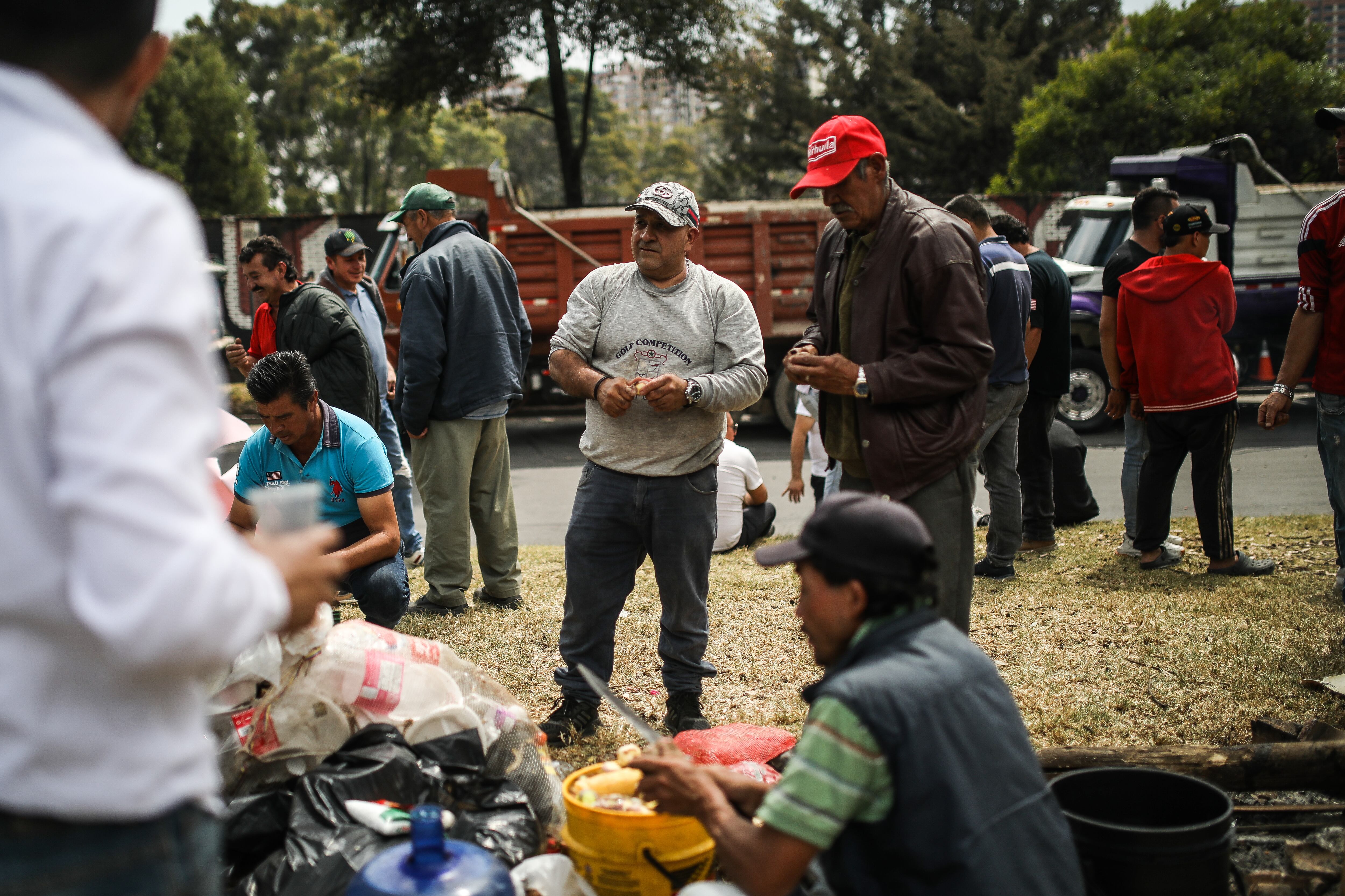 Paro de transportes y camiones en Cra 7 con Calle 170