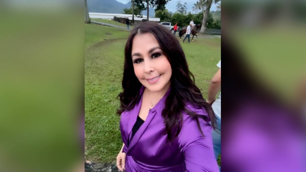 La cantante de música popular le compartió a sus seguidores que participo en un reinado de belleza.