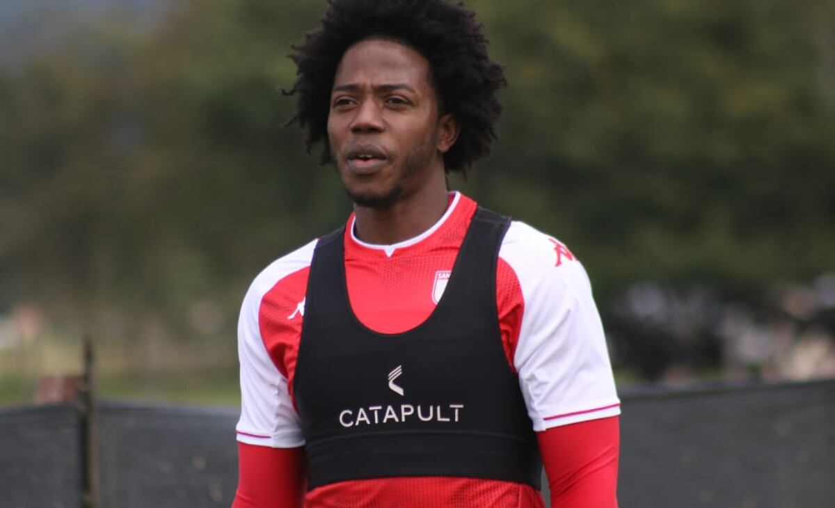 Carlos Sánchez en la sede deportiva del cuadro cardenal