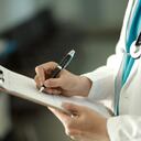 Desmantelan red que traficaba medicamentos oncológicos mortales.