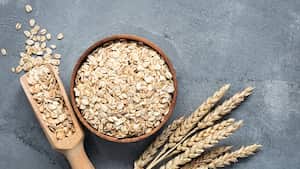 La avena contiene fibra soluble, la cual es rica en lipoproteína y nos permite reducir la densidad del LDL (colesterol malo). Imagen: Getty Images