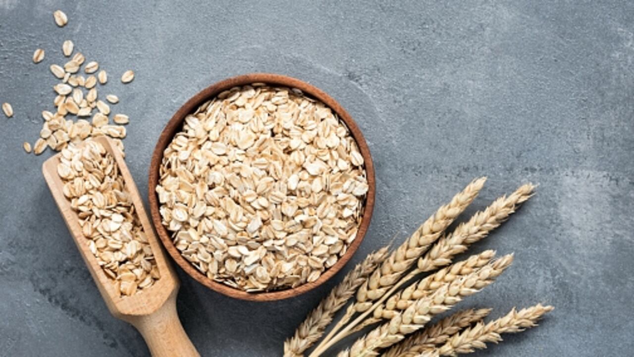 La avena contiene fibra soluble, la cual es rica en lipoproteína y nos permite reducir la densidad del LDL (colesterol malo). Imagen: Getty Images