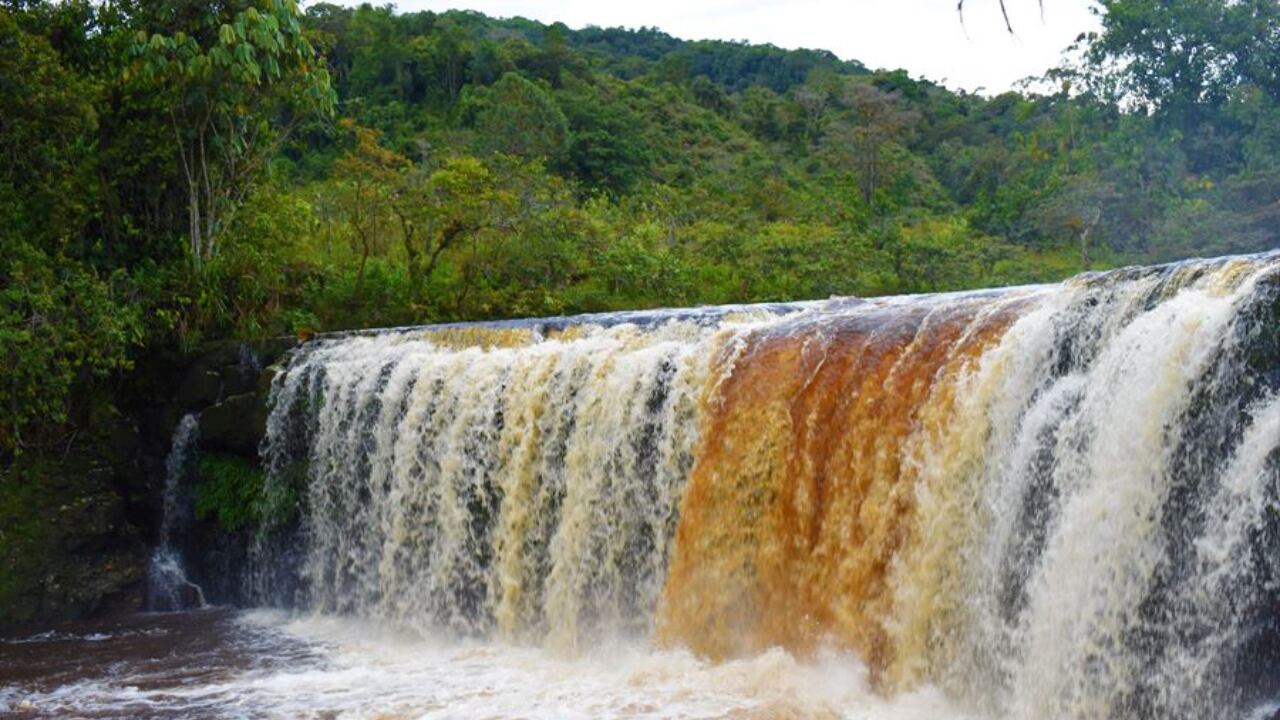 Esta cascada es uno de los grandes atractivos de Santander.