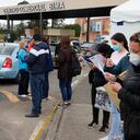 vacunación en vehículos para personal de la salud de segunda línea en el centro comercial Bima