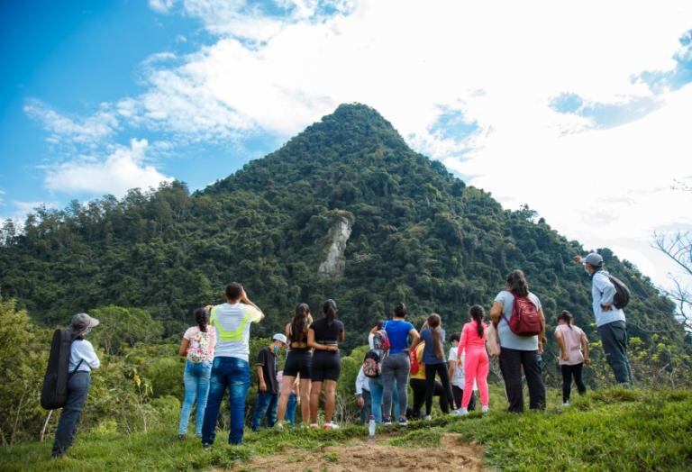 La altura de este cerro alcanza los 1.850 metros sobre el nivel del mar.