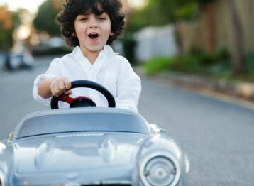 Ciertamente, una niña de tres años es el sueño de todo vendedor, desesperada por jugar con los muñecos de una serie de animación.