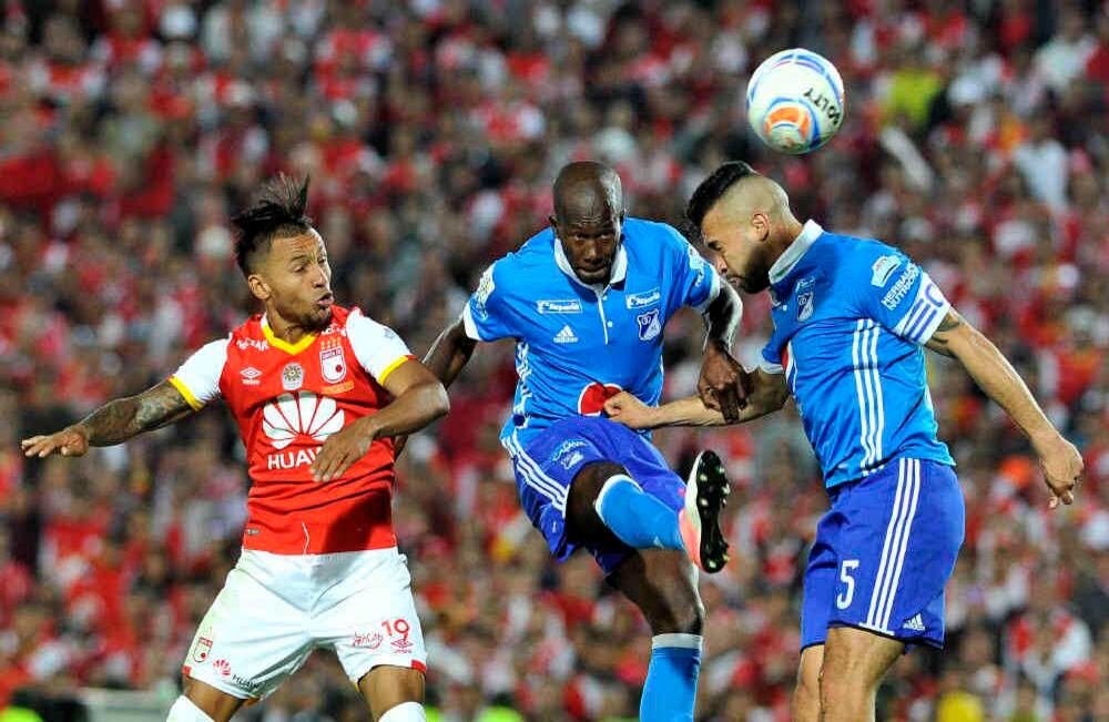 Cadavid (derecha) y Morelo (izquierda) fueron protagonistas todo el partido. Foto: Carlos Martínez / SEMANA