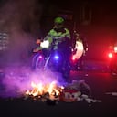 Este 31 de octubre, la celebración de Halloween en Bogotá se convirtió en una oportunidad para que los estudiantes manifestaran de nuevo sus exigencias al Gobierno nacional.
La jornada pacífica de protestas convocada por los estudiantes de diferentes universidades, tanto públicas como privadas, terminaron en enfrentamientos entre encapuchados e integrantes del Esmad.
31 Octubre 2019
Protestas
Encapuchados
Manifestantes
marchas
ffoto: Esteban Vega La-Rotta
Revista Semana