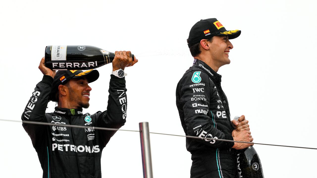 Lewis Hamilton y George Russell.