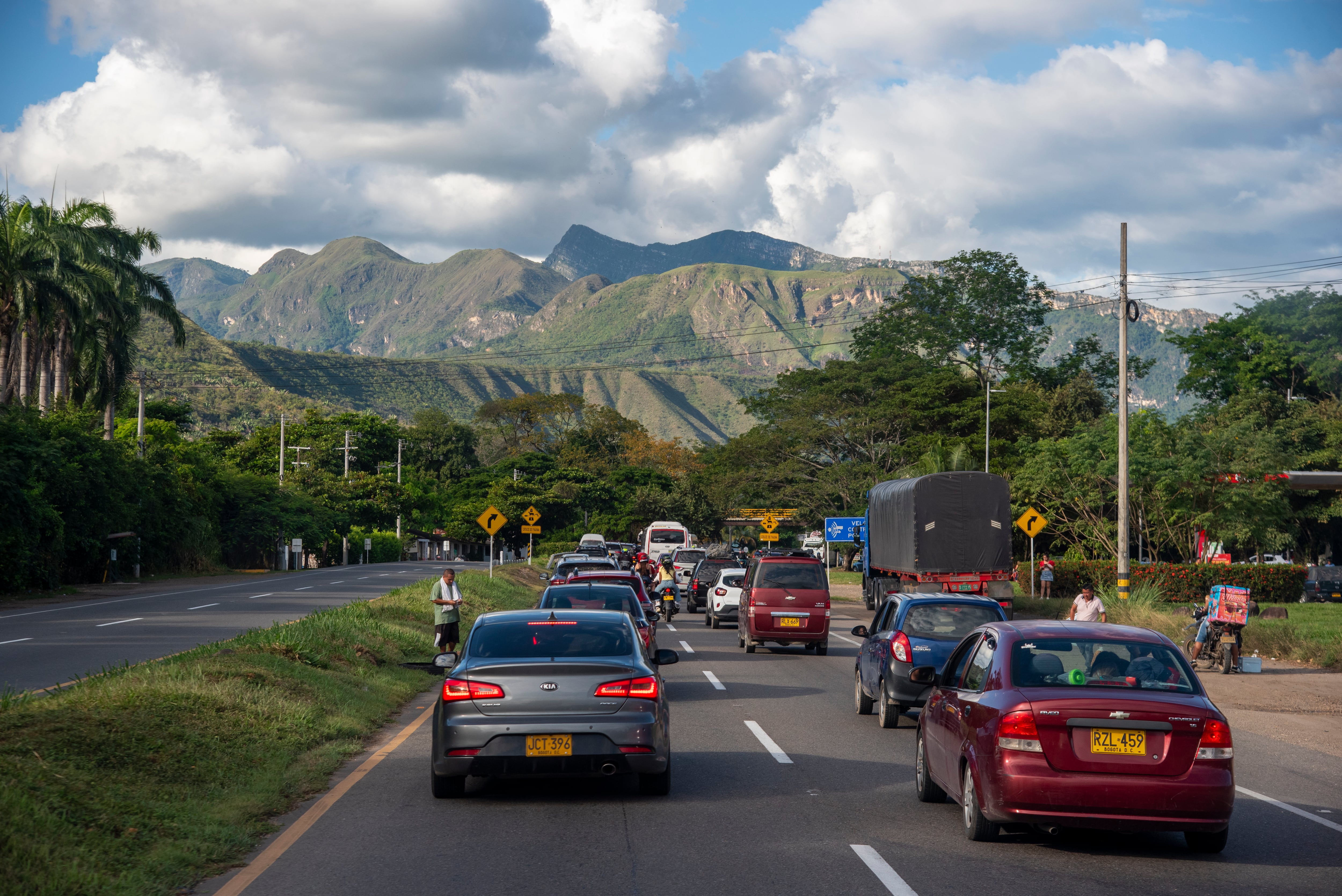 Alto flujo vehicular en Colombia obliga a reforzar medidas de prevención antes de viajar en puente festivo.