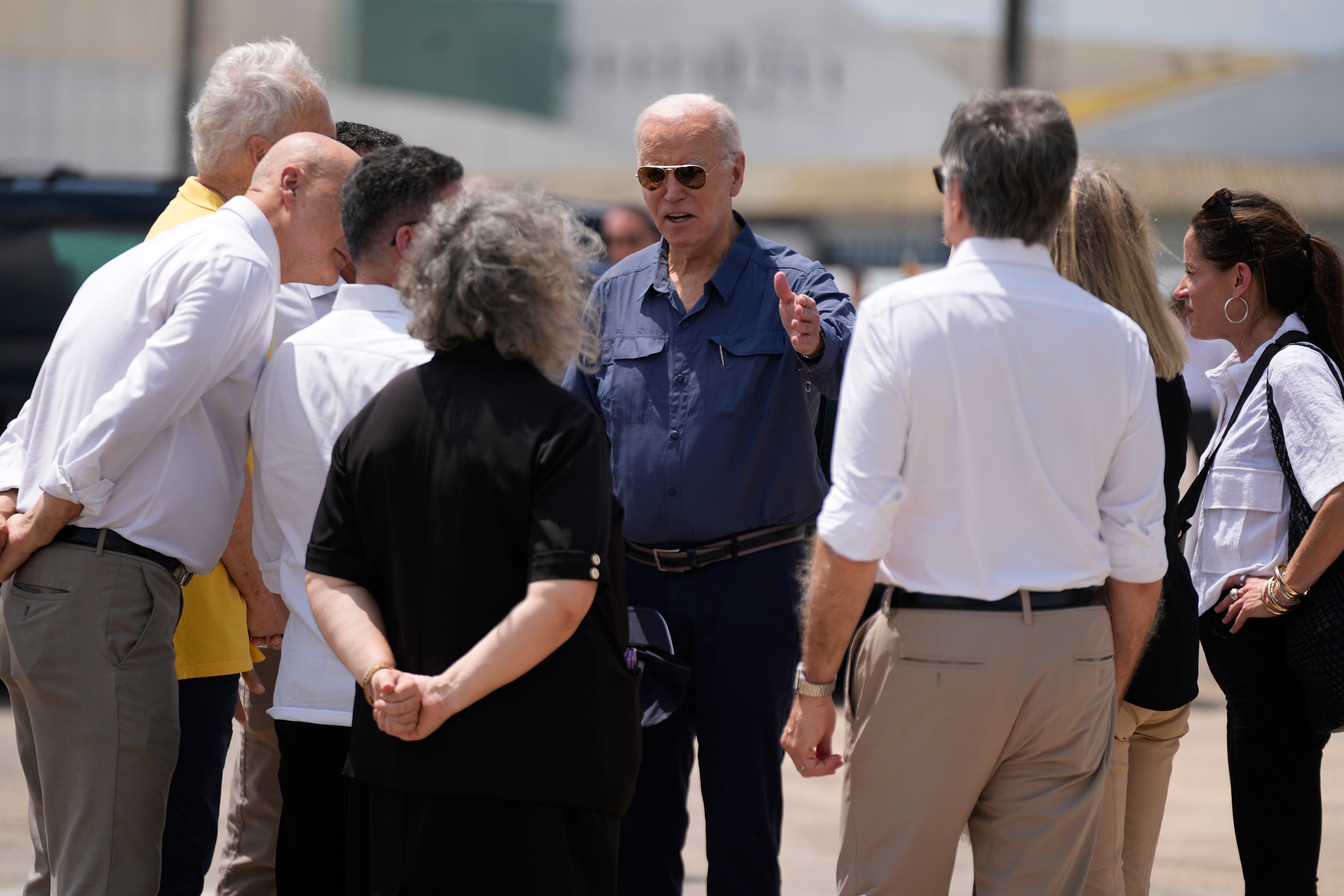 El presidente Joe Biden en el Aeropuerto Internacional en Manaos, Brasil, el domingo 17 de noviembre de 2024. (Foto AP/Manuel Balce Ceneta)