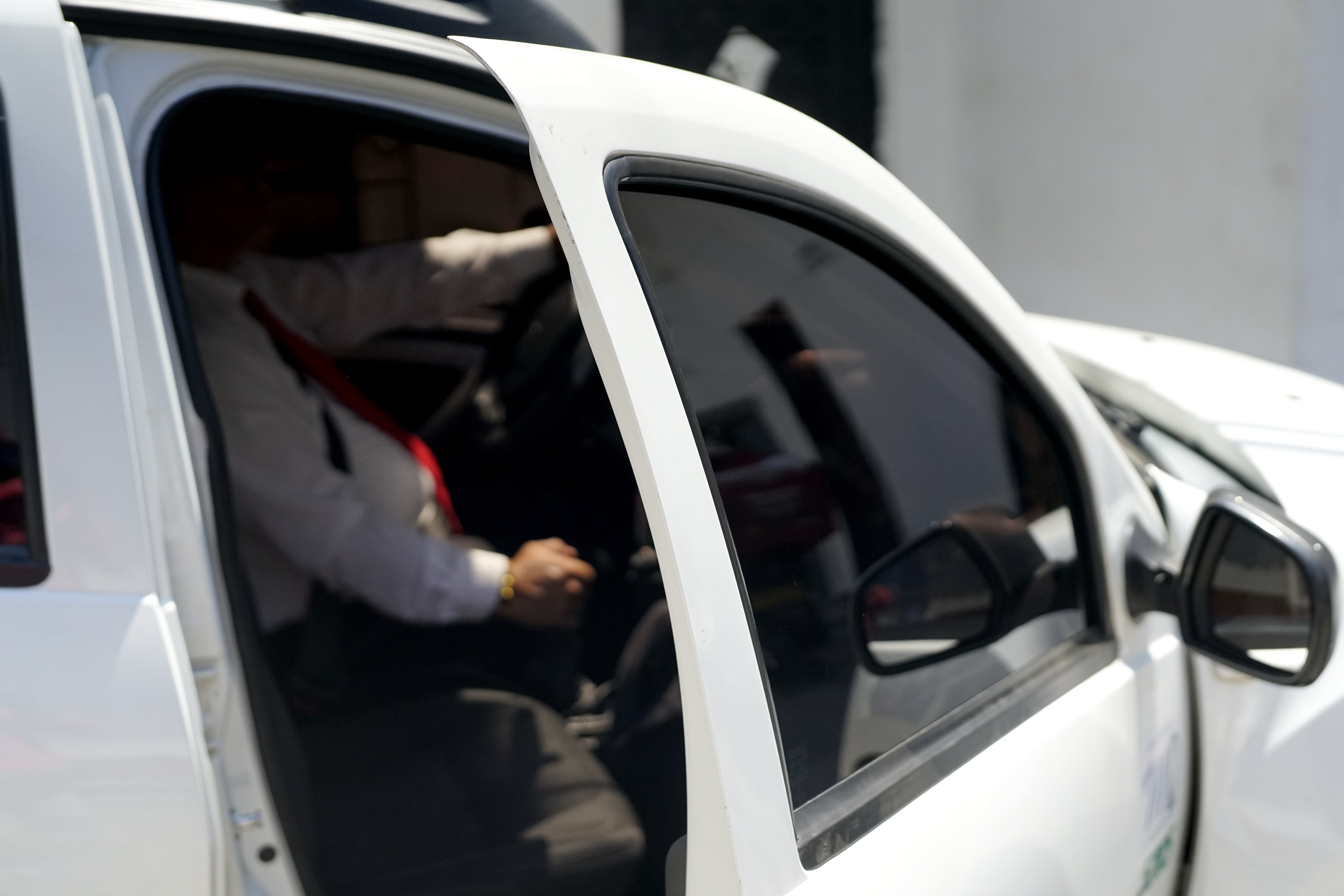 La Secretaría de Movilidad busca comprar los instrumentos para hacer control a la opacidad de los polarizados en Cali, una propuesta que ha recibido muchas críticas.