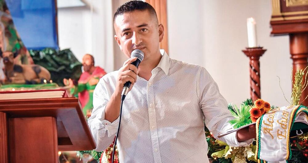   El alcalde Eduar Rojas negó las acusaciones y manifestó que nunca le impidió la libre movilidad a la mujer, además, asegura que solo la saludó en un par de ocasiones. 