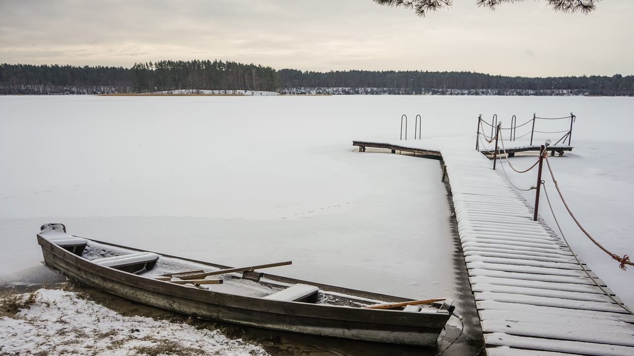 Los hermanos habían conseguido trabajo en una fábrica de muebles.