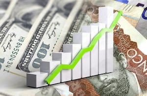 Economy chart: rising arrow, and cash bills of dollars and Colombian pesos (inflation, devaluation)