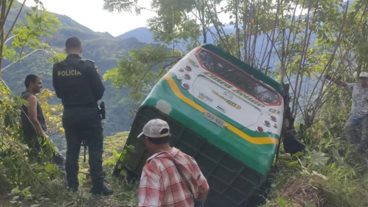 10 heridos dejó un accidente de una buseta en Santa Bárbara.