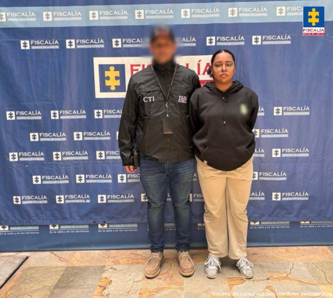 Mujer señalada de contactar a ciudadanos extranjeros en Medellín a través de plataformas de citas para ganarse su confianza y posteriormente suministrarles sustancias tóxicas para despojarlos de sus pertenencias.