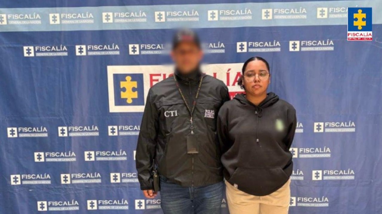 Mujer señalada de contactar a ciudadanos extranjeros en Medellín a través de plataformas de citas para ganarse su confianza y posteriormente suministrarles sustancias tóxicas para despojarlos de sus pertenencias.