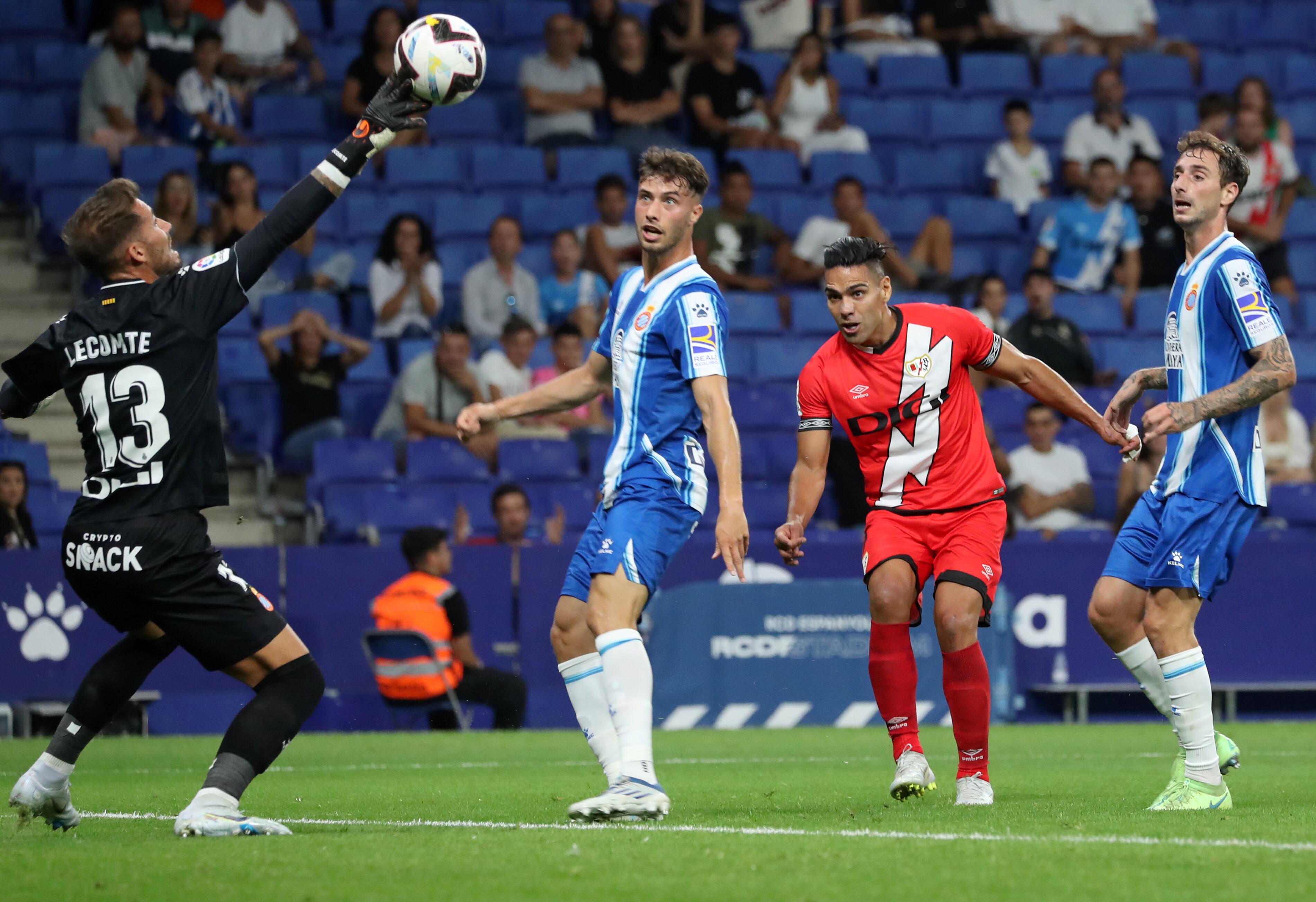 Falcao en el duelo entre Rayo Vallecano y Espanyol.