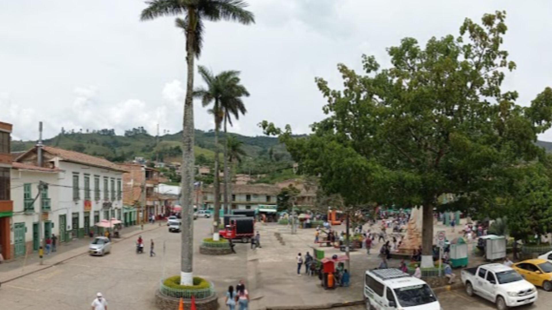 Velatón en Caicedo honra a las víctimas del conflicto y reafirma el compromiso con la noviolencia.