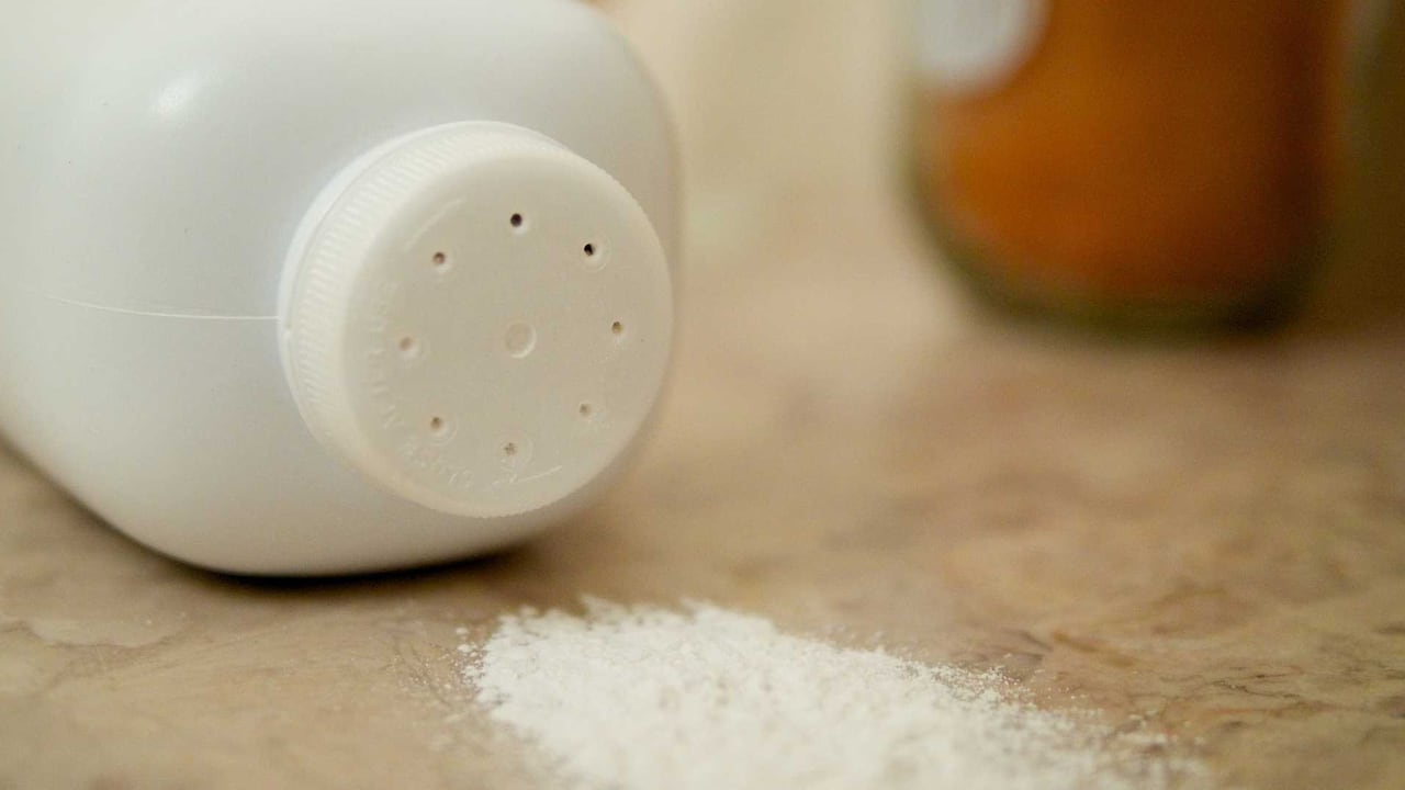 Los expertos determinaron que las mujeres que se aplicaban talco en los genitales tenían 27% menos riesgo de sufrir cáncer de ovario que las no usuarias.