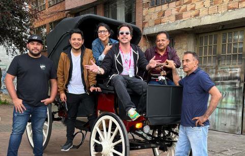 Alejandro Riaño afirmó que quieren destruir su carro electrico en Cartagena