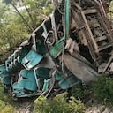 En el hecho, murieron seis menores, mientras que el conductor y otros 16 estudiantes resultaron heridos luego de que el automotor rodara más de 300 metros.