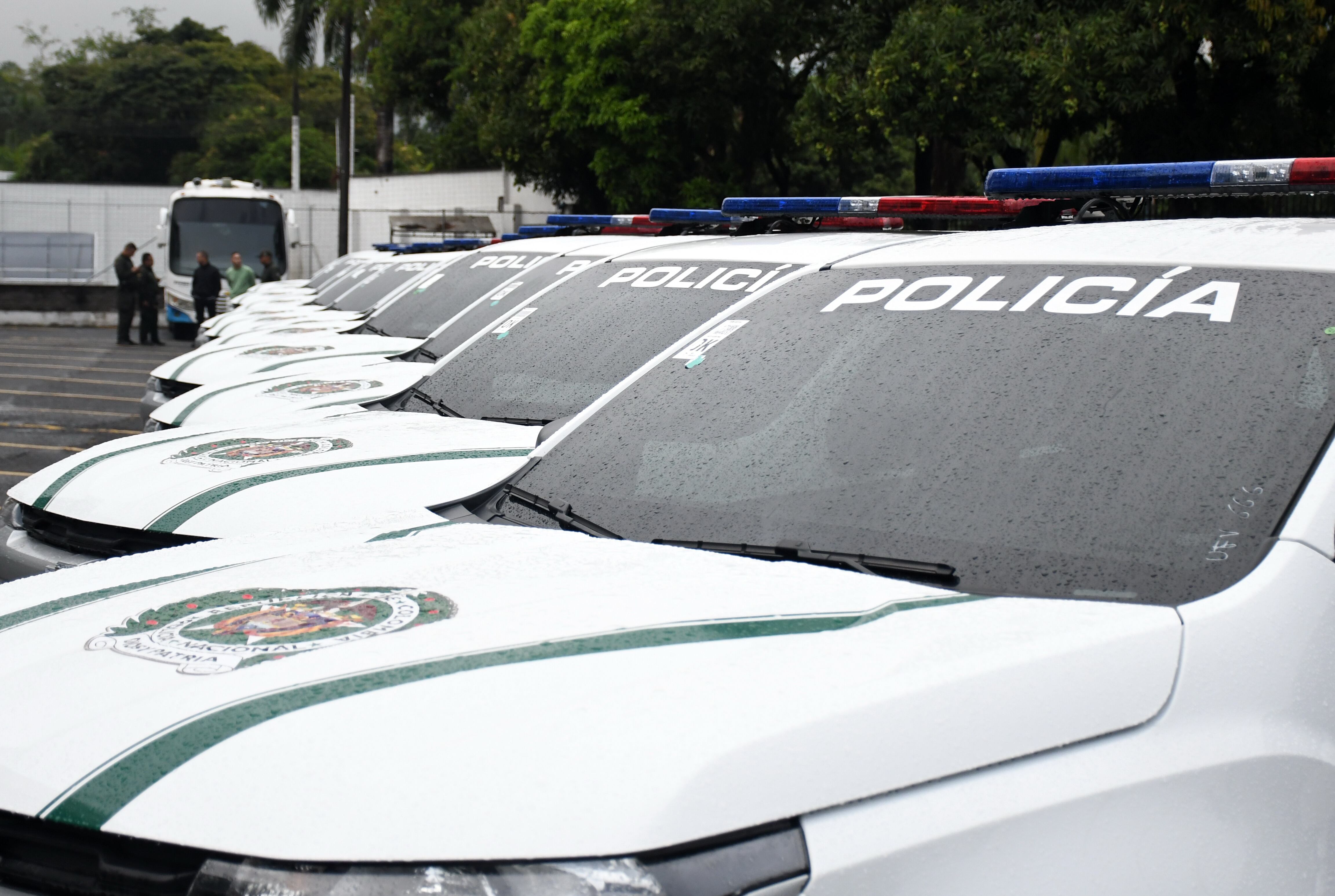 Cali: Entrega de 14 camionetas, por parte de la Policía Nacional, y la llegada próximamente de 30 vehículos y 175 motos entregados por la Secretaría de Seguridad de Cali, todos estos equipos quedarán para la ciudad luego de la COP16. foto José L Guzmán. El País.