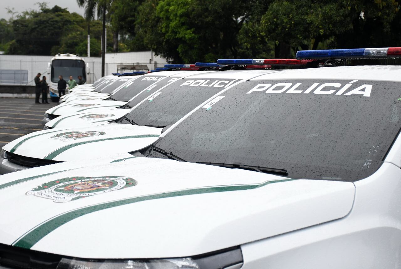 Cali: Entrega de 14 camionetas, por parte de la Policía Nacional, y la llegada próximamente de 30 vehículos y 175 motos entregados por la Secretaría de Seguridad de Cali, todos estos equipos quedarán para la ciudad luego de la COP16. foto José L Guzmán. El País.