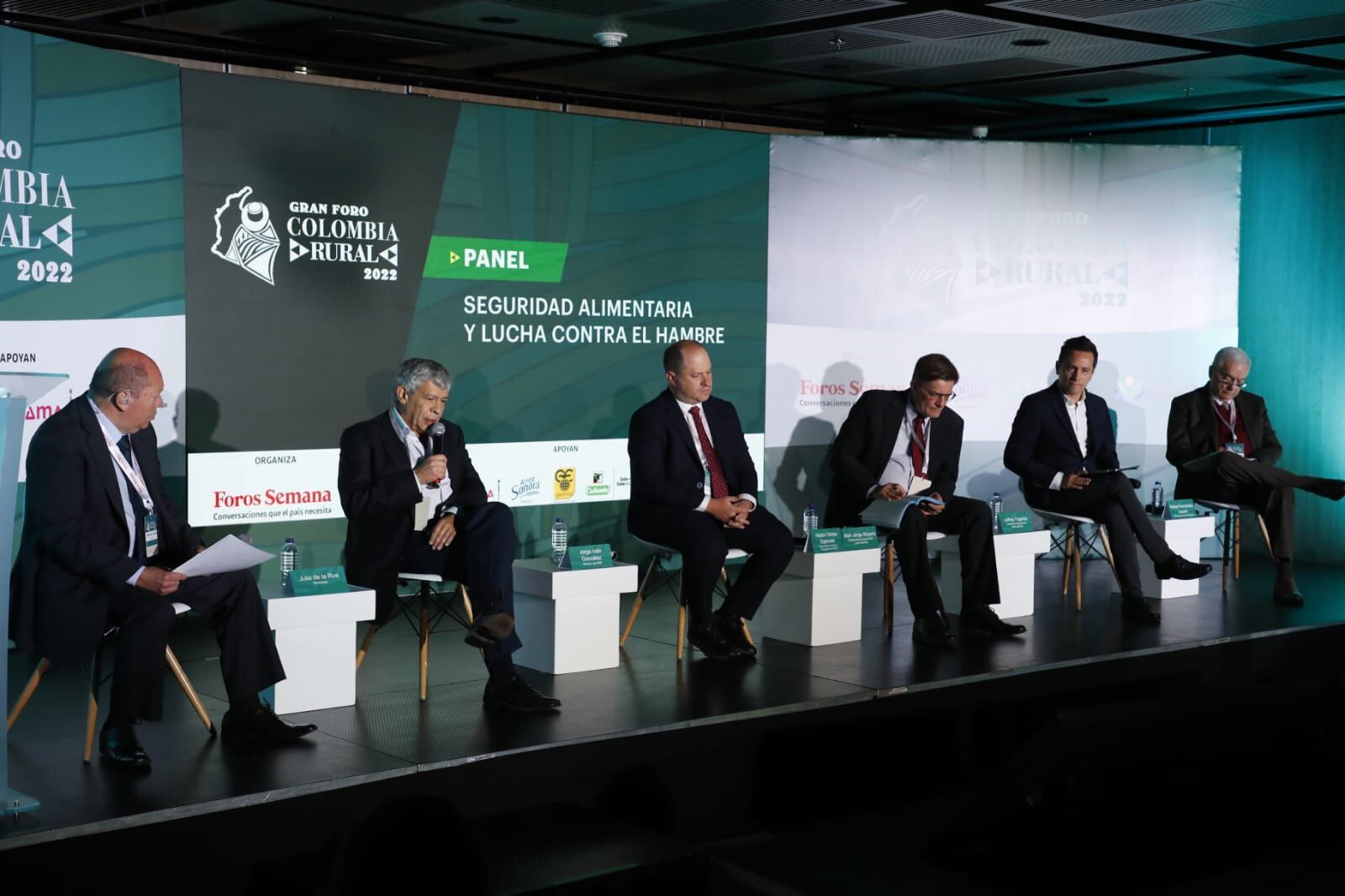 Julio de la Rue, periodista; Jorge Iván González, director del DNP; Héctor Olimpo Espinosa; gobernador de Sucre y presidente de la FND; Alan Jorge Bojanic, exrepresentante de la FAO para Colombia; Jeffrey Fajardo, presidente ejecutivo de Porkcolombia; y Rafael Hernández Lozano, gerente general de Fedearroz.