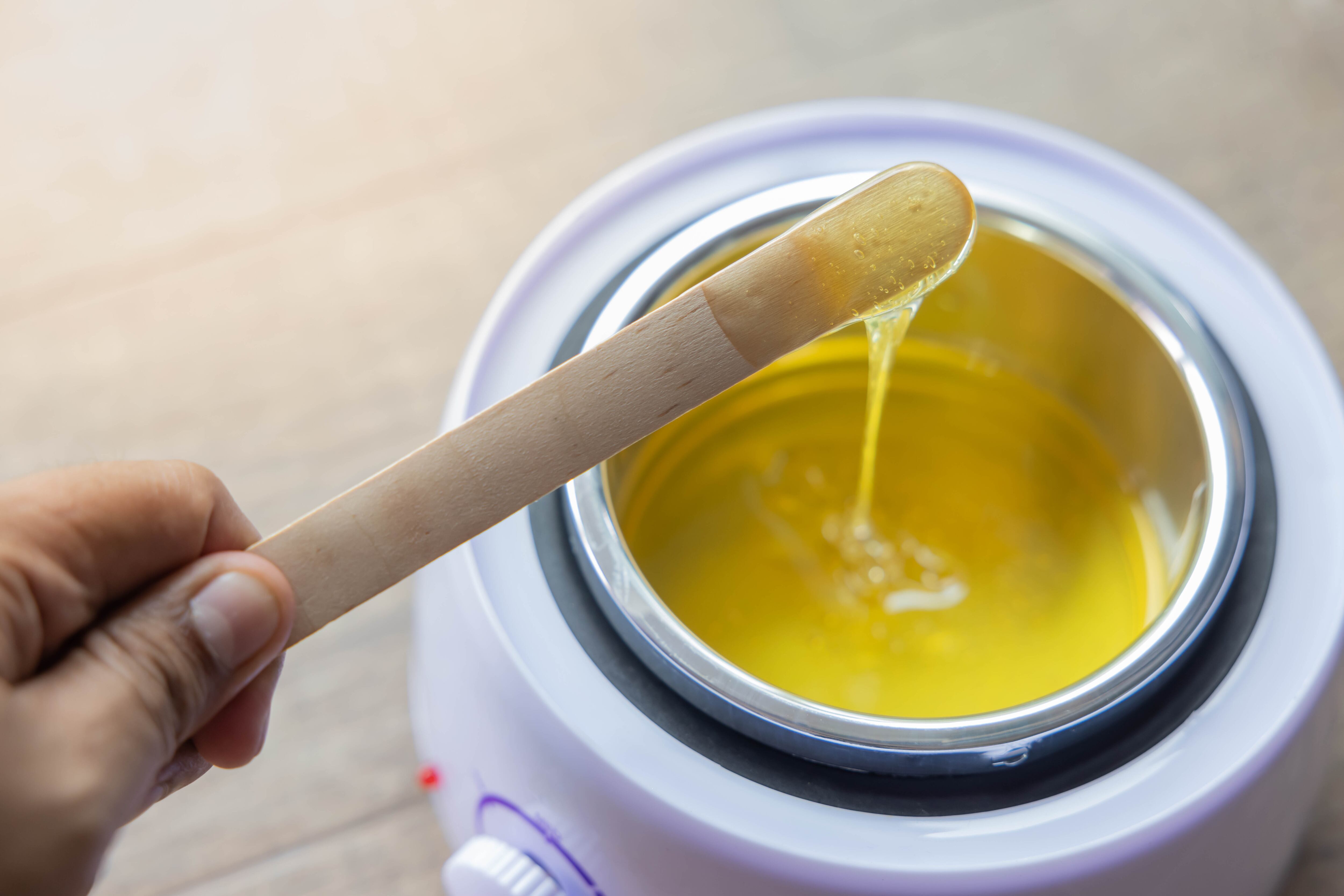 El truco para preparar cera para depilar casera.