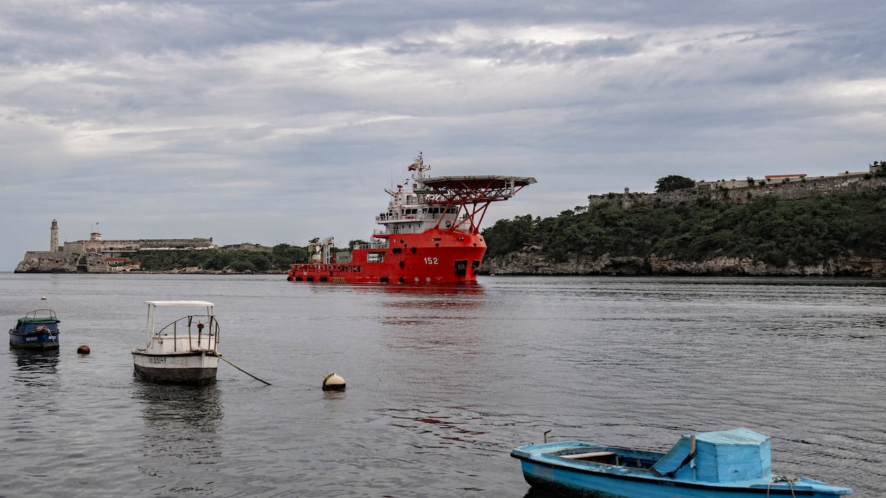 El buque de la Armada colombiana ARC Caribe llega a La Habana con ayuda humanitaria, el 12 de junio de 2026.