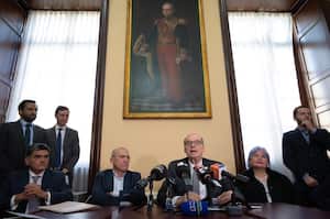 El canciller Álvaro Leyva radico en el Senado el proyecto de ley.