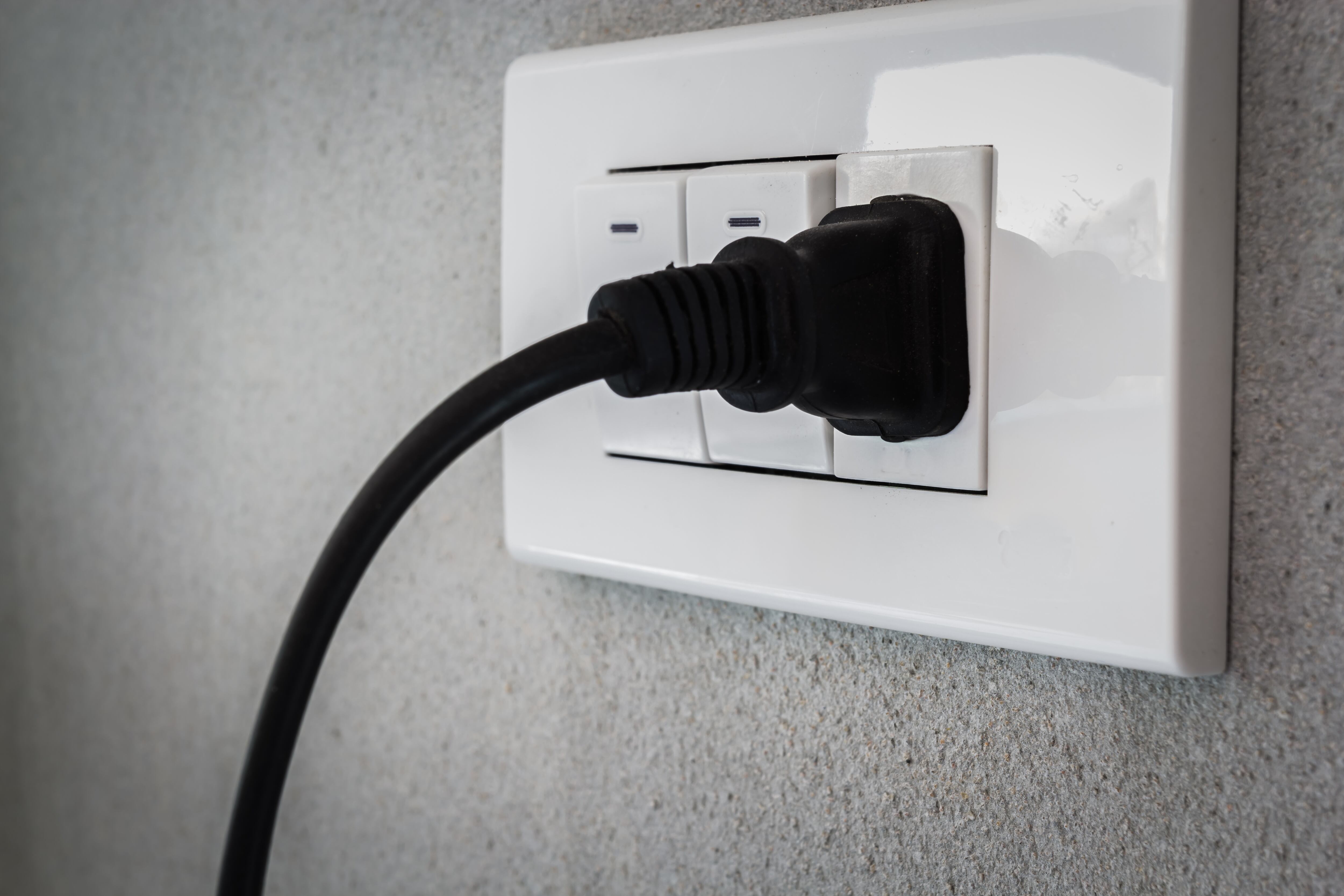 Mantener electrodomésticos conectados y sin uso hacen que se gaste energía y se impacta el medio ambiente.