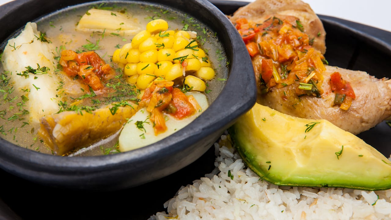 El sancocho de gallina, una de las delicias para no perderse en este destino vallecaucano.