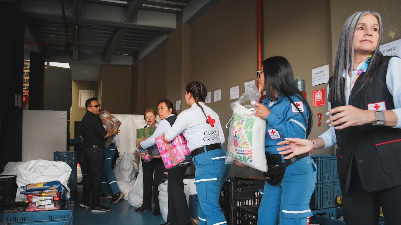 La Embajada de Estados Unidos en Colombia entregó ayudas a la Cruz Roja para afectados por el invierno.