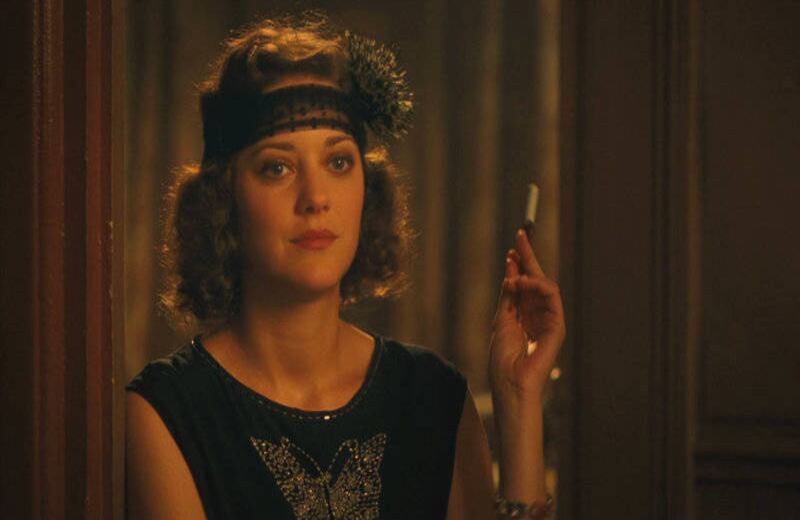 ‘Medianoche en Paris’ ( 2011) La comedia más taquillera de Woody Allen en Estados Unidos ganó un Óscar a mejor guion original y se presentó en la apertura de Cannes 2011. En ella un escritor nostálgico viaja a París y descubre que puede viajar en el tiempo luego de la medianoche.  