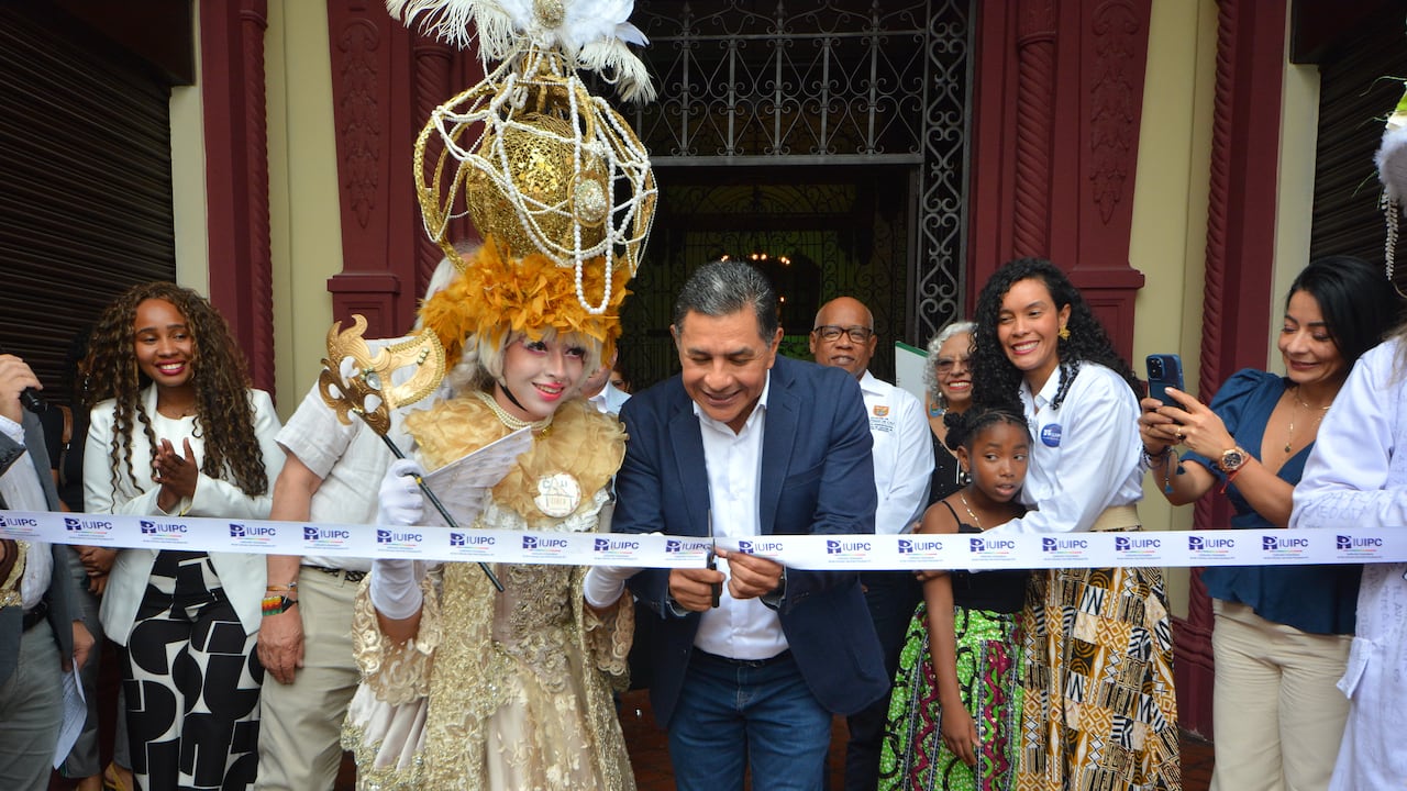 En 1936 se inaugura el edificio para la compañía de tabaco, Coltabaco. El gobierno de Ospina inicia la transformación del edificio que se encontraba en malas condiciones y que hoy luego de un trabajo de remodelación, se inaugura como la sede de la nueva Institución Universitaria de las Culturas y las Artes Populares. Durante el acto de Inauguración, de la nueva institución, el alcalde Jorge Iván Ospina, muy emocionado, lloró al final de su intervención.