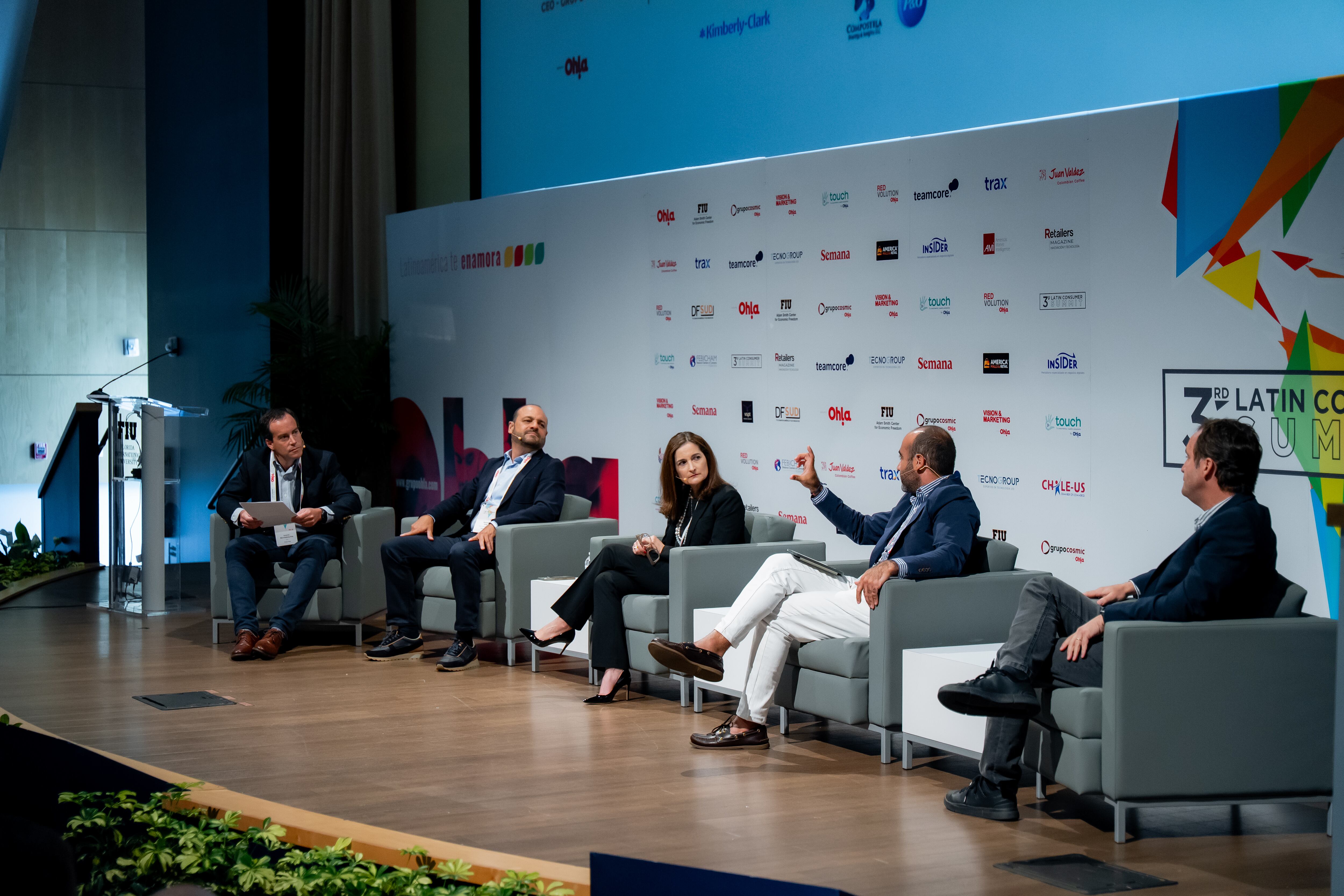 participación del honorable Presidente de Costa Rica, Rodrigo Chaves Robles, y con un destacado panel de ex autoridades de gobiernos de países de la región.
