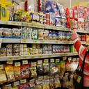 Raddar estima que gasto de las familias saldrá un 6% más caro y habría impacto en la inflación. Gremios agrícolas cuestionan el IVA para toda la canasta básica.