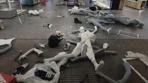 Una tienda minorista resultó dañada el miércoles 27 de septiembre de 2023 en Filadelfia.