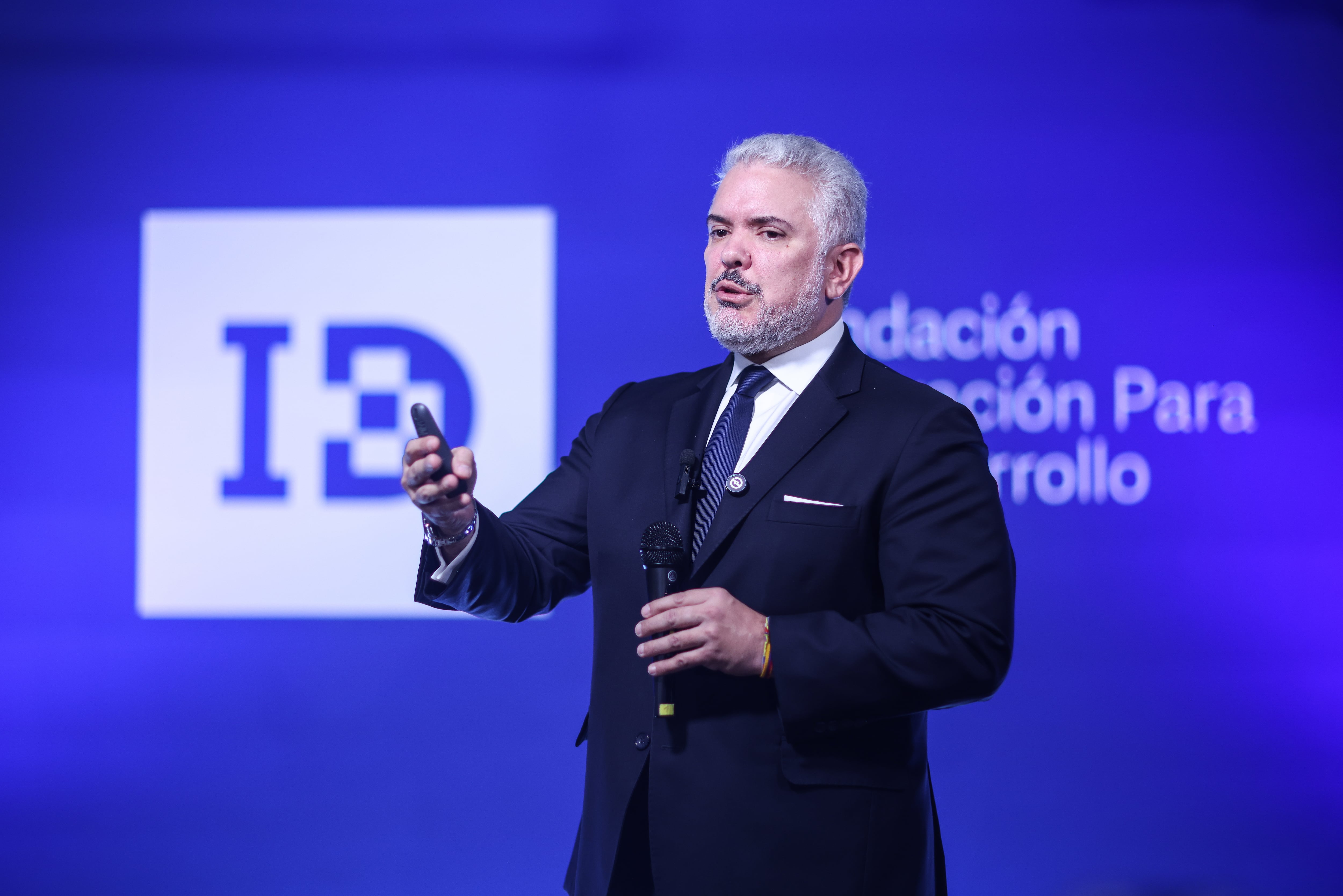 Bogotá. Julio 02 de 2025. El expresidente de Colombia , Iván Duque, presentó su más reciente libro, Fuerza y verdad: conversaciones en Oxford sobre el futuro del humanismo, en un conversatorio que se realizó en la Fundación Innovación para el Desarrollo.