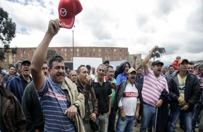 Los camioneros adelantan la protesta en la entrada suroccidental de Bogotá. Foto: Carlos Julio Martínez.   