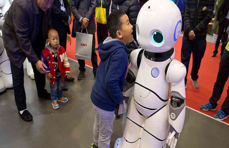 Para redefinir el concepto "hecho en China" el Congreso Mundial de Robots expuso novedades tecnológicas de ese país en el campo de la inteligencia artificial. El Canbot es toda una sensación entre los asistentes.