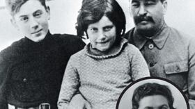 La relación entre José Stalin y su hija Svetlana fue de cariño en la infancia de la pequeña. Pero en 1967, desertó a Estados Unidos.