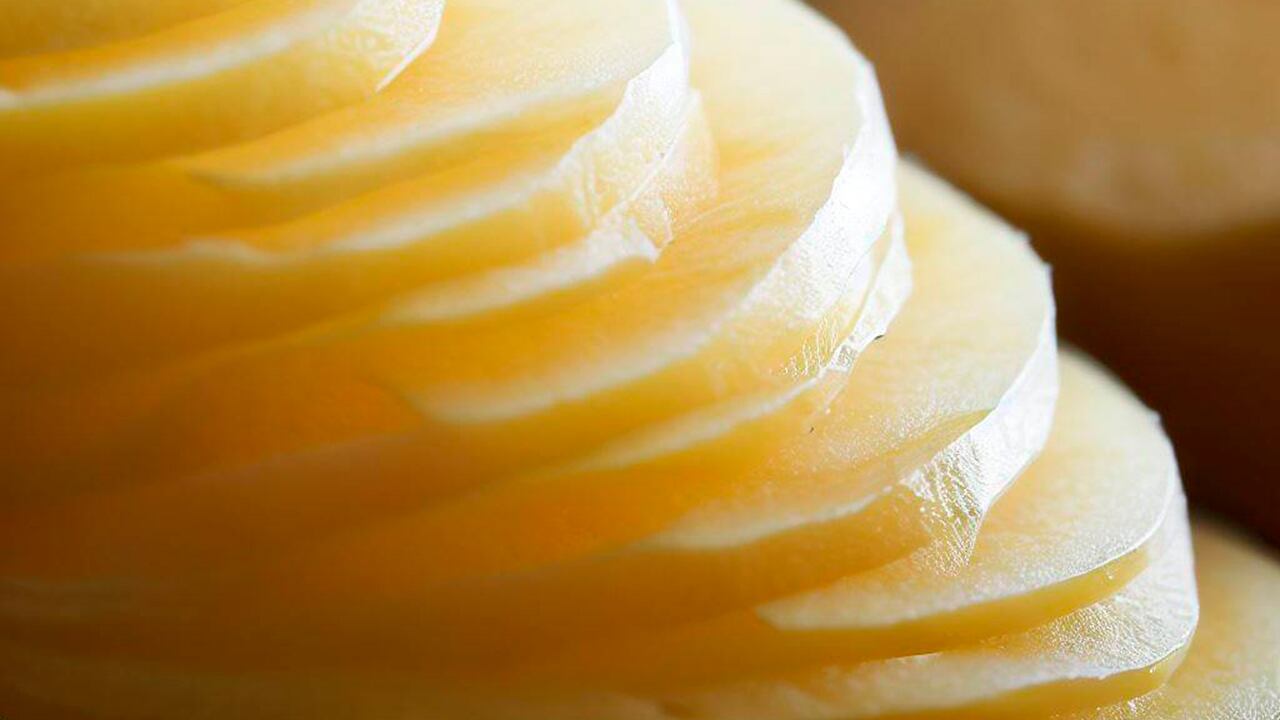 Las papas recién cortadas tienen a ponerse negras.