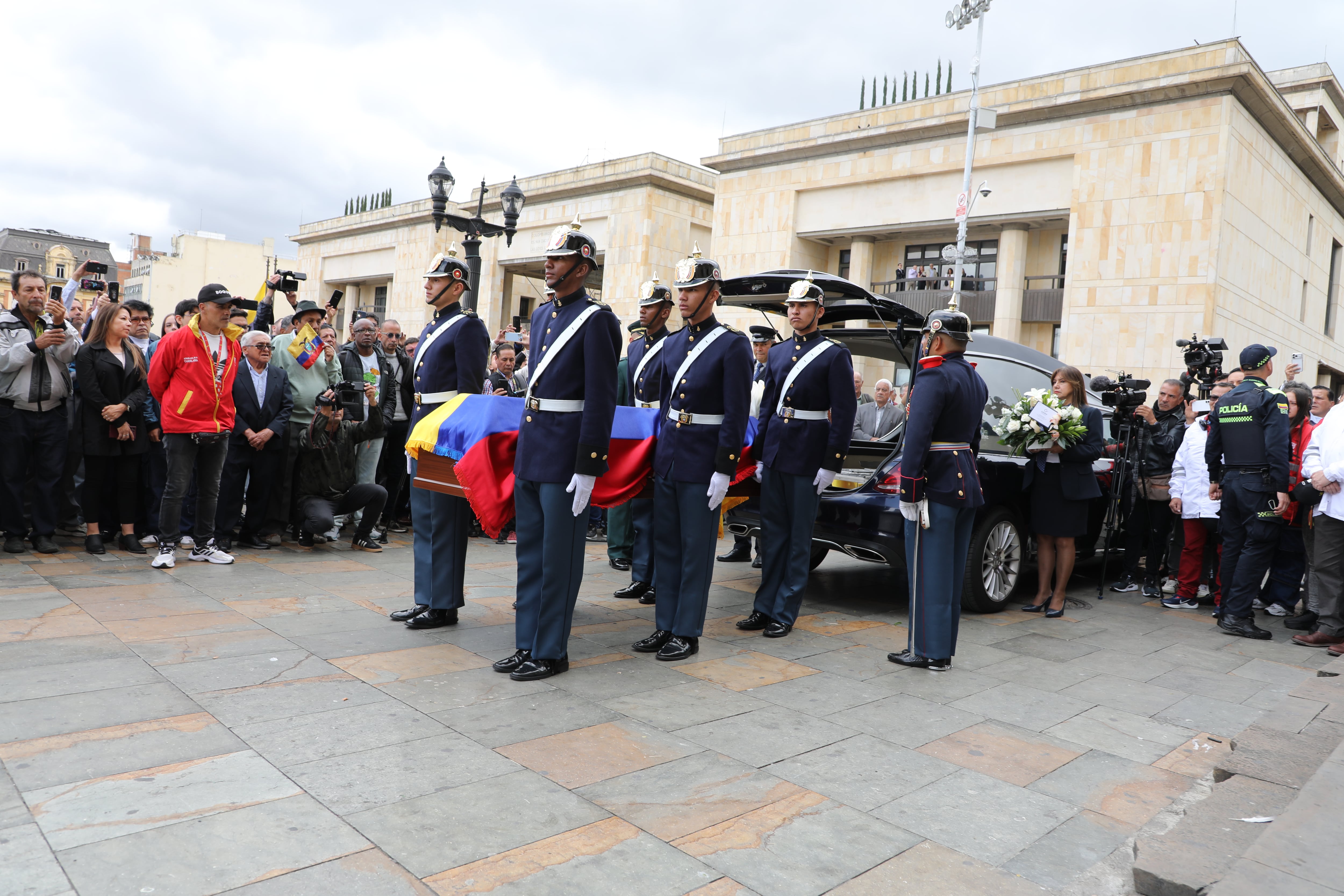 En la Catedral Primada de Colombia, se adelanta la eucaristía de honras fúnebres de Germán Vargas Lleras