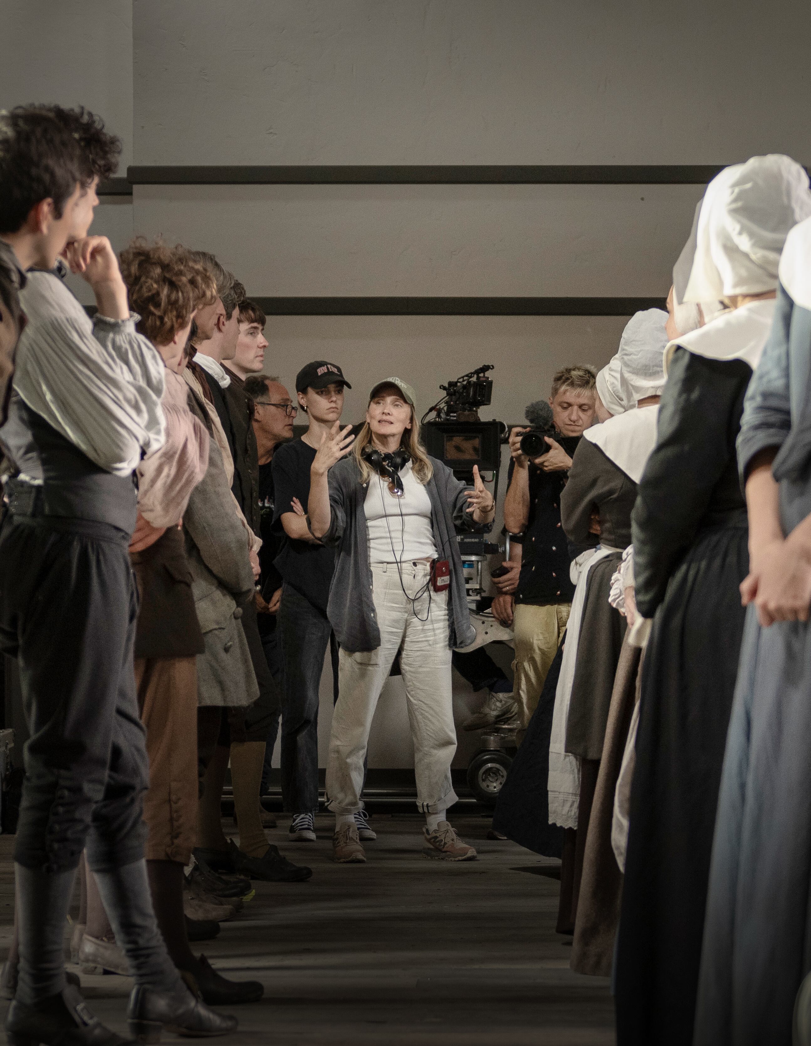 Mona Fastvold dirige y coescribe 'El Testimonio de Ann Lee'. Foto: © 2025 Searchlight Pictures.