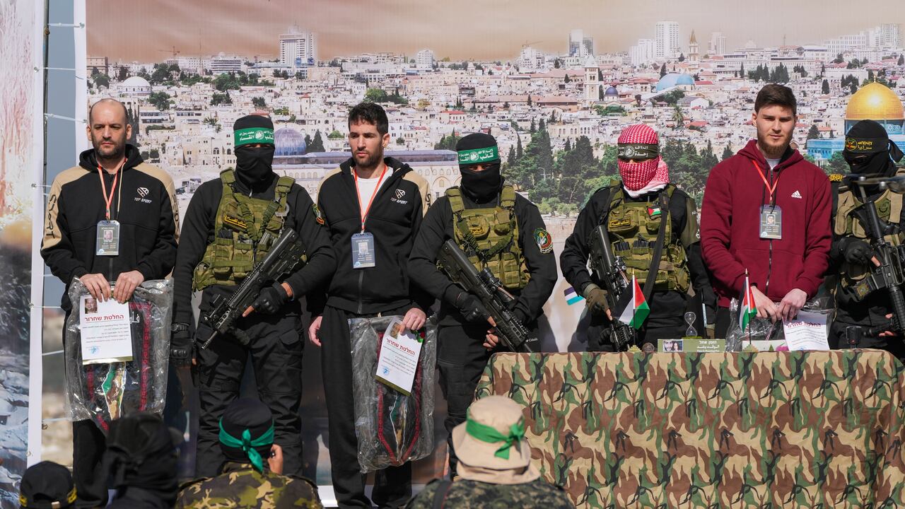 A cambio de ellos, Israel debe liberar este sábado a 369 presos palestinos, poco antes de que por la noche llegue a Israel el secretario de Estado norteamericano, Marco Rubio.