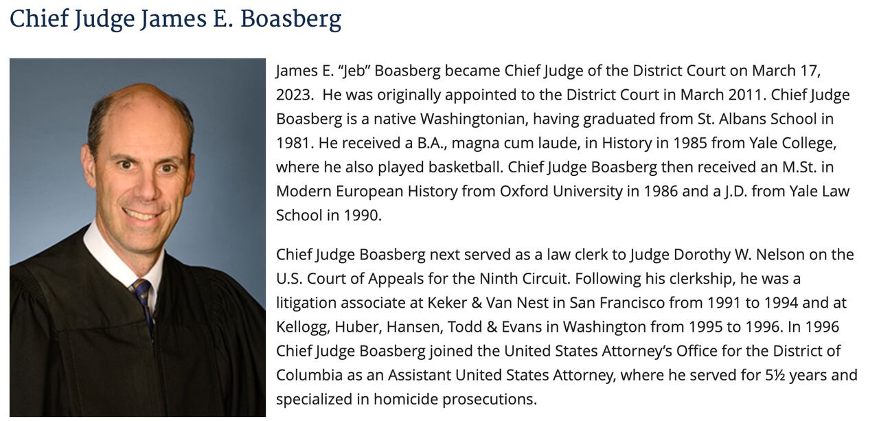 James E. “Jeb” Boasberg asumió el cargo de Juez Presidente del Tribunal de Distrito el 17 de marzo de 2023.